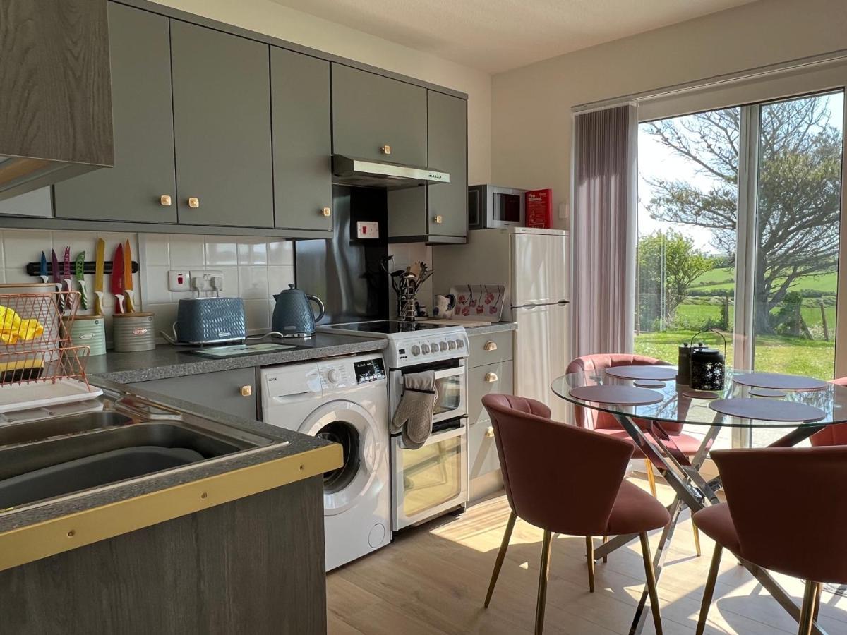 Valley View Self-Catering Coastal Bungalow In Rural West Wight Freshwater Zewnętrze zdjęcie