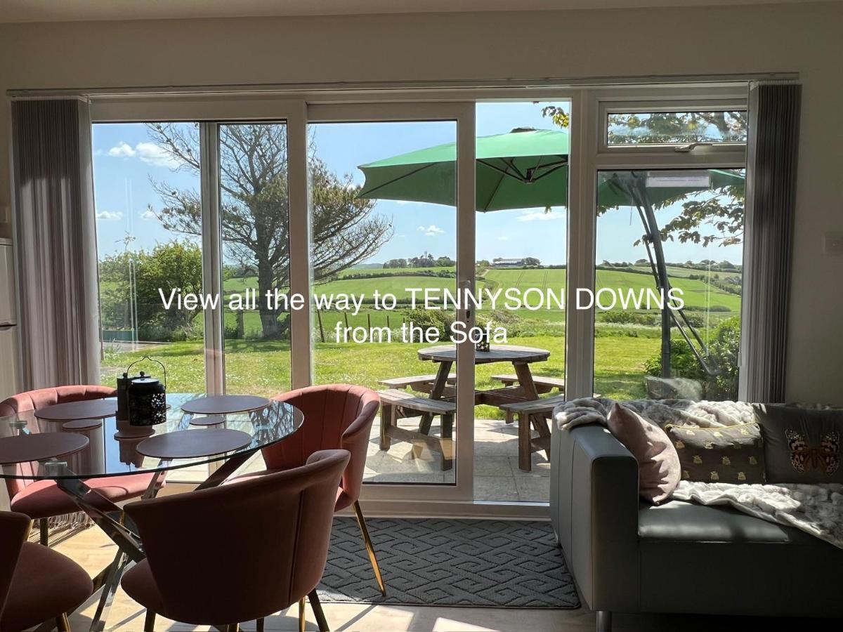 Valley View Self-Catering Coastal Bungalow In Rural West Wight Freshwater Zewnętrze zdjęcie